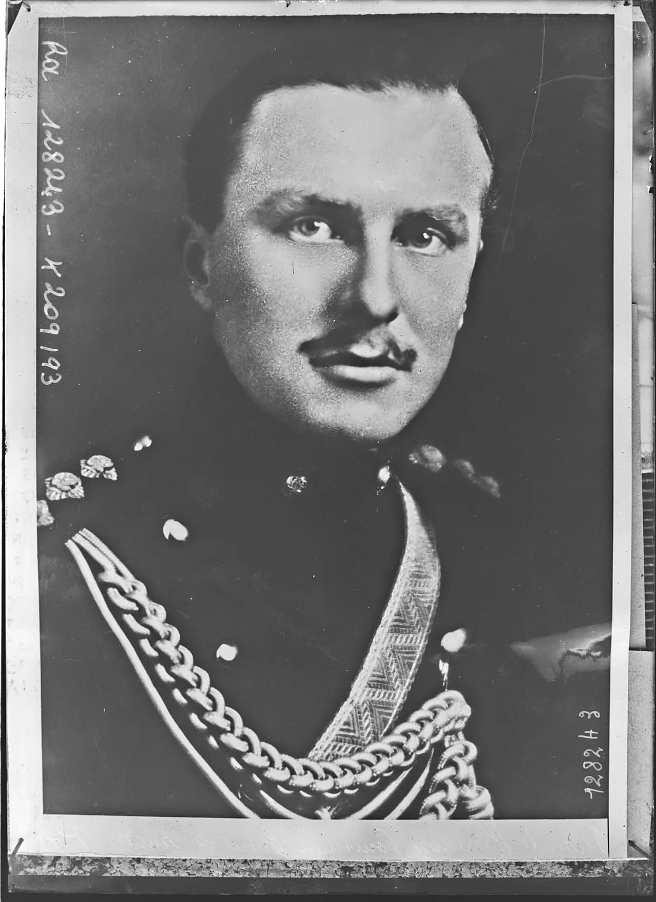 Caryl Hardinge, 4th Viscount Hardinge of Lahore and Kings Newton
