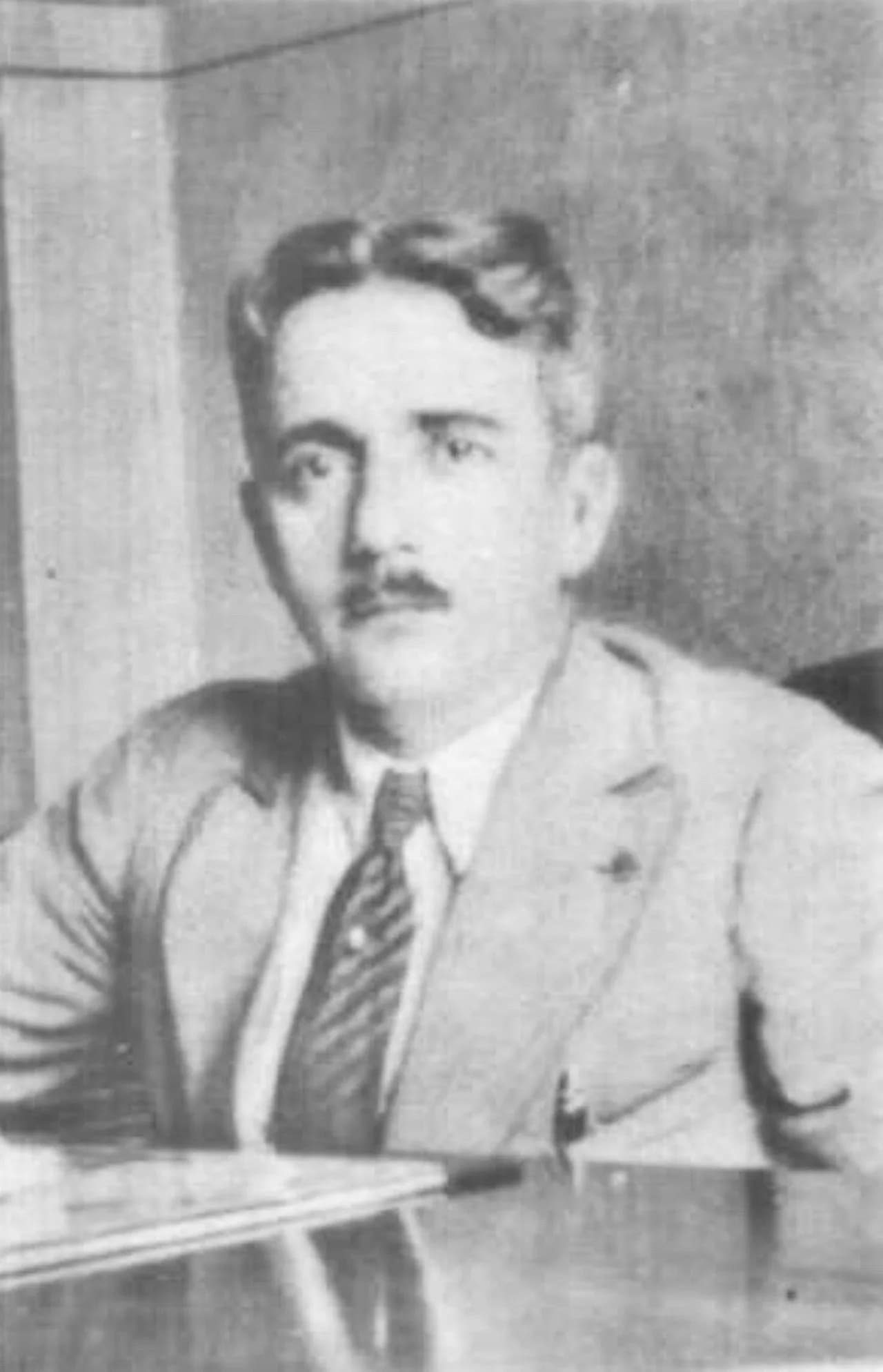 Ernesto J. Castillero R.