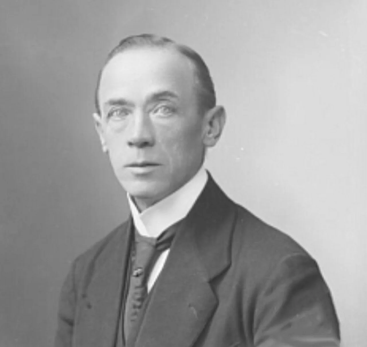 Benedikt J Braun