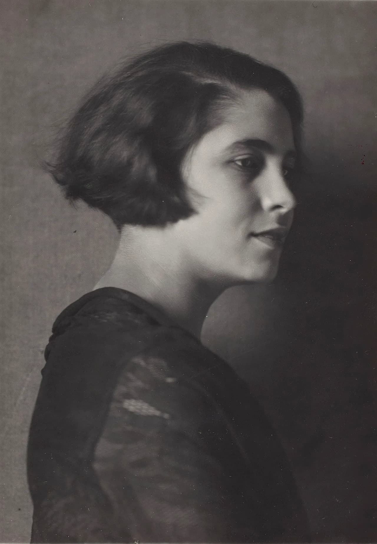 Carola Neher
