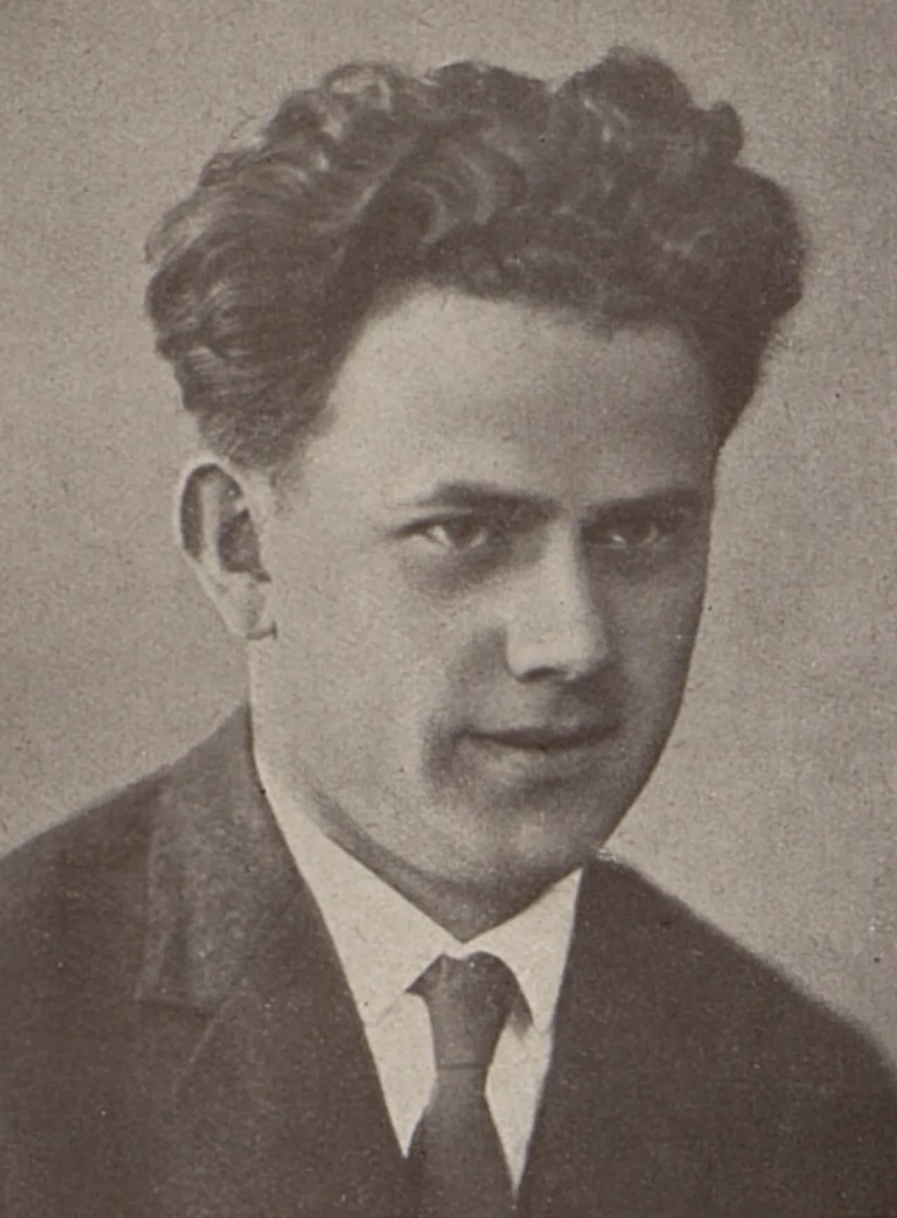 Lev Uhlíř