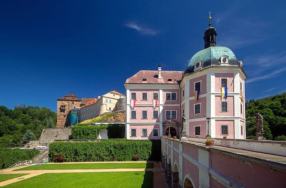 Burg und Schloss Bečov