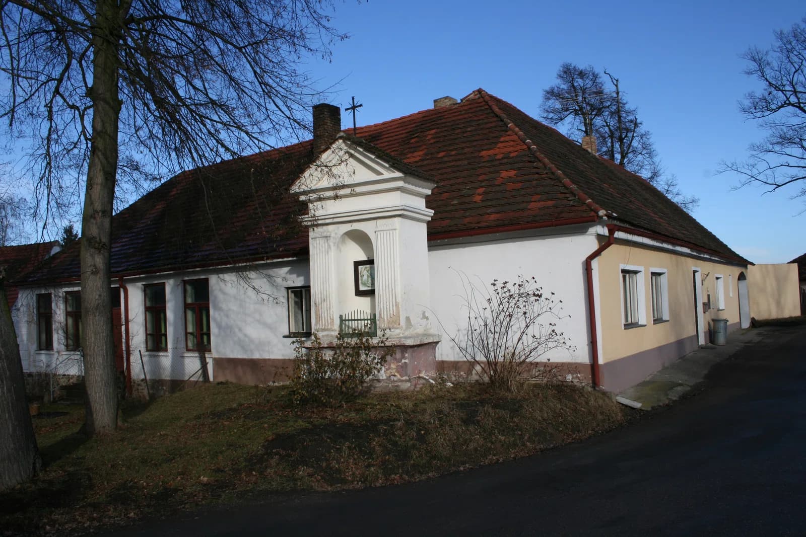 Bzí