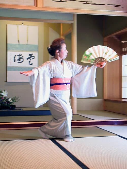 nihon-buyō dancer