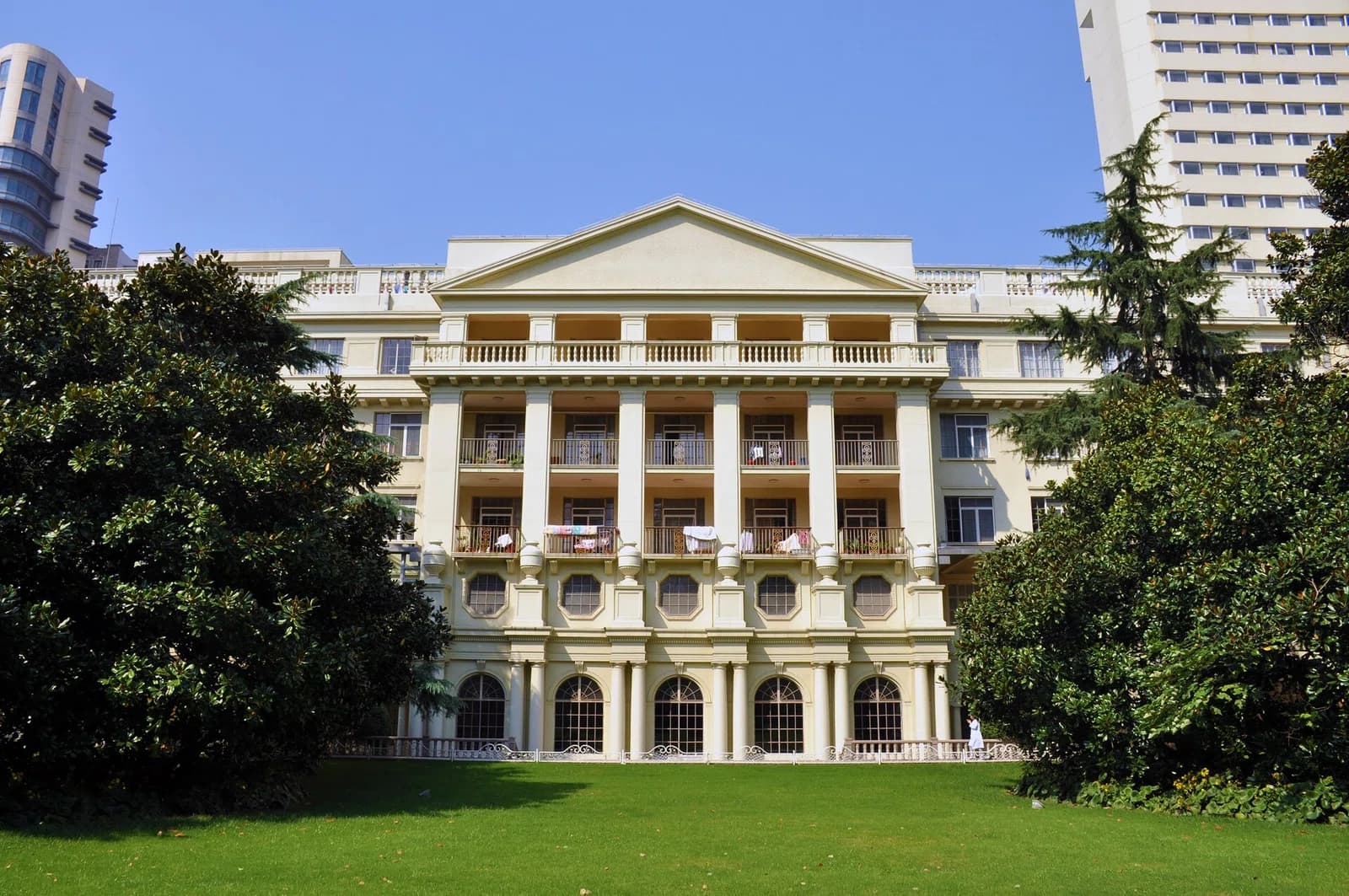 Huadong Hospital