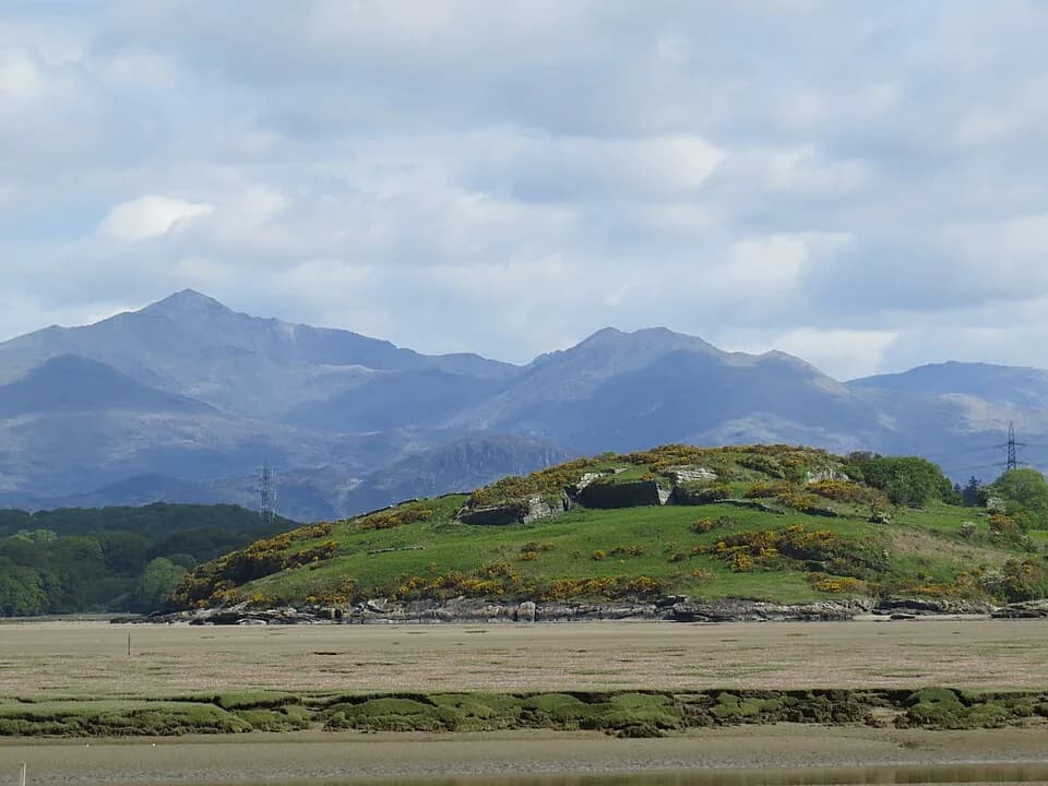 Llanfihangel-y-traethau