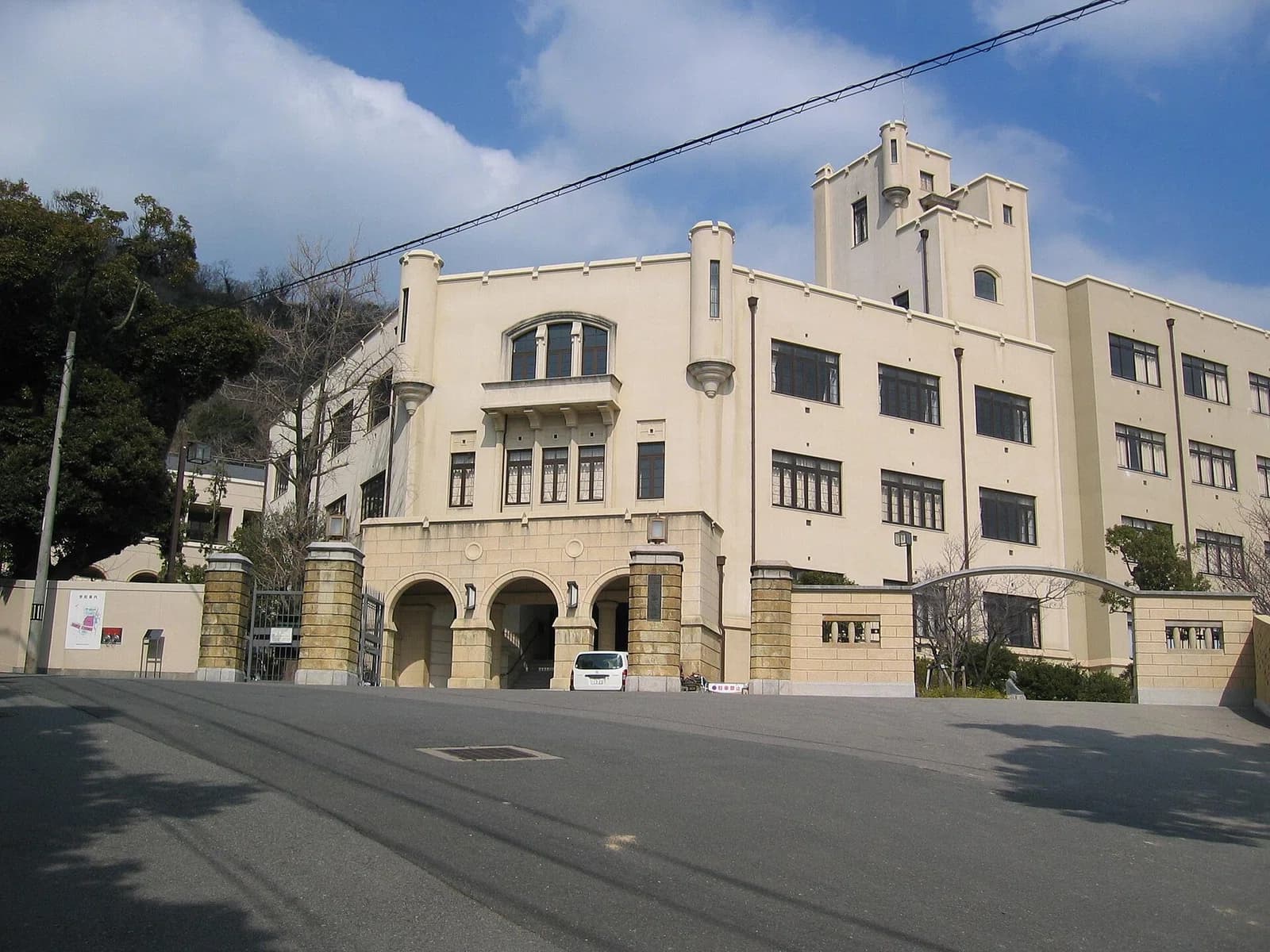 Kobe High School