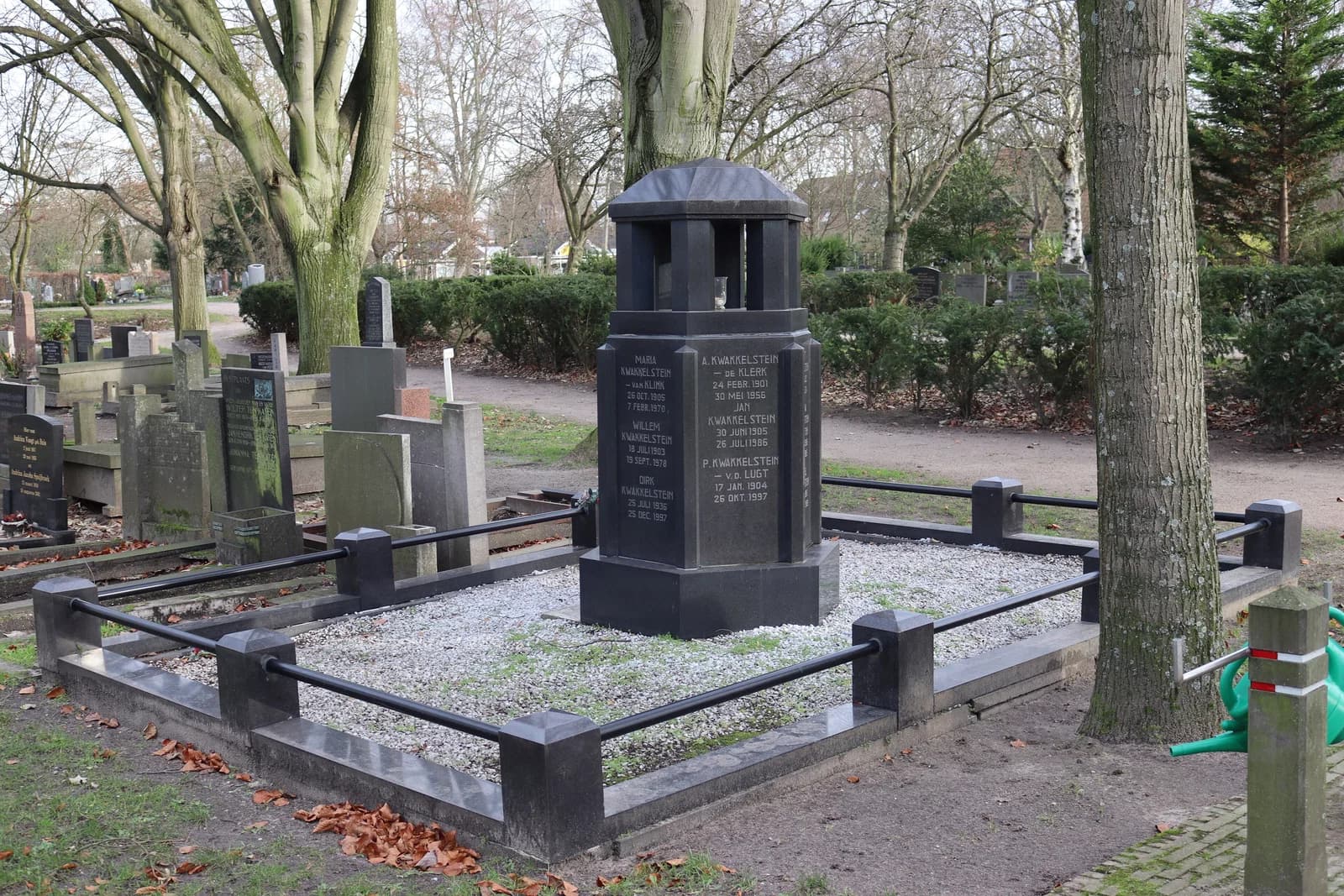 grave monument of the Kwakkelstein family