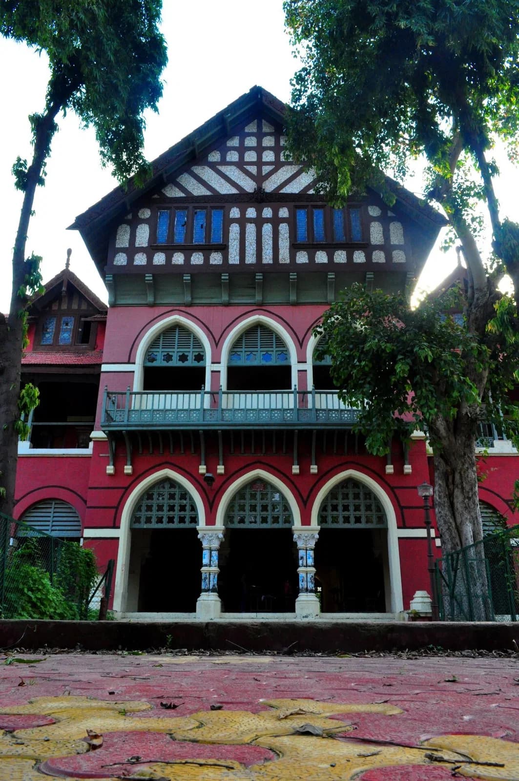 Gujarat College