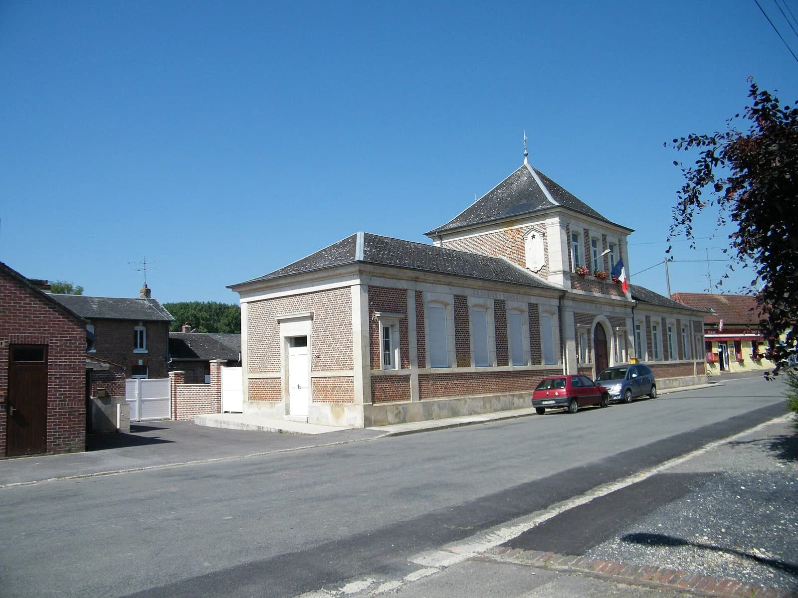 Étinehem