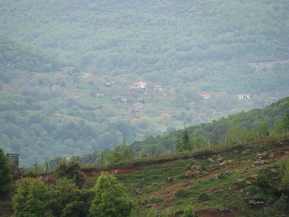 Kromni, Pella