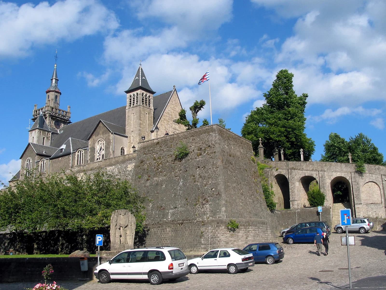 Arlon