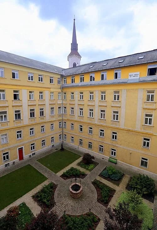 Temesvári Pelbárt Ferences Gimnázium, Esztergom