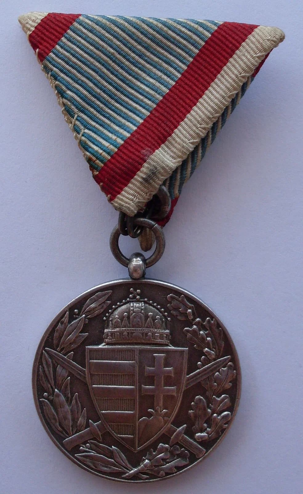Hungarian War Memorial Medal with Swords