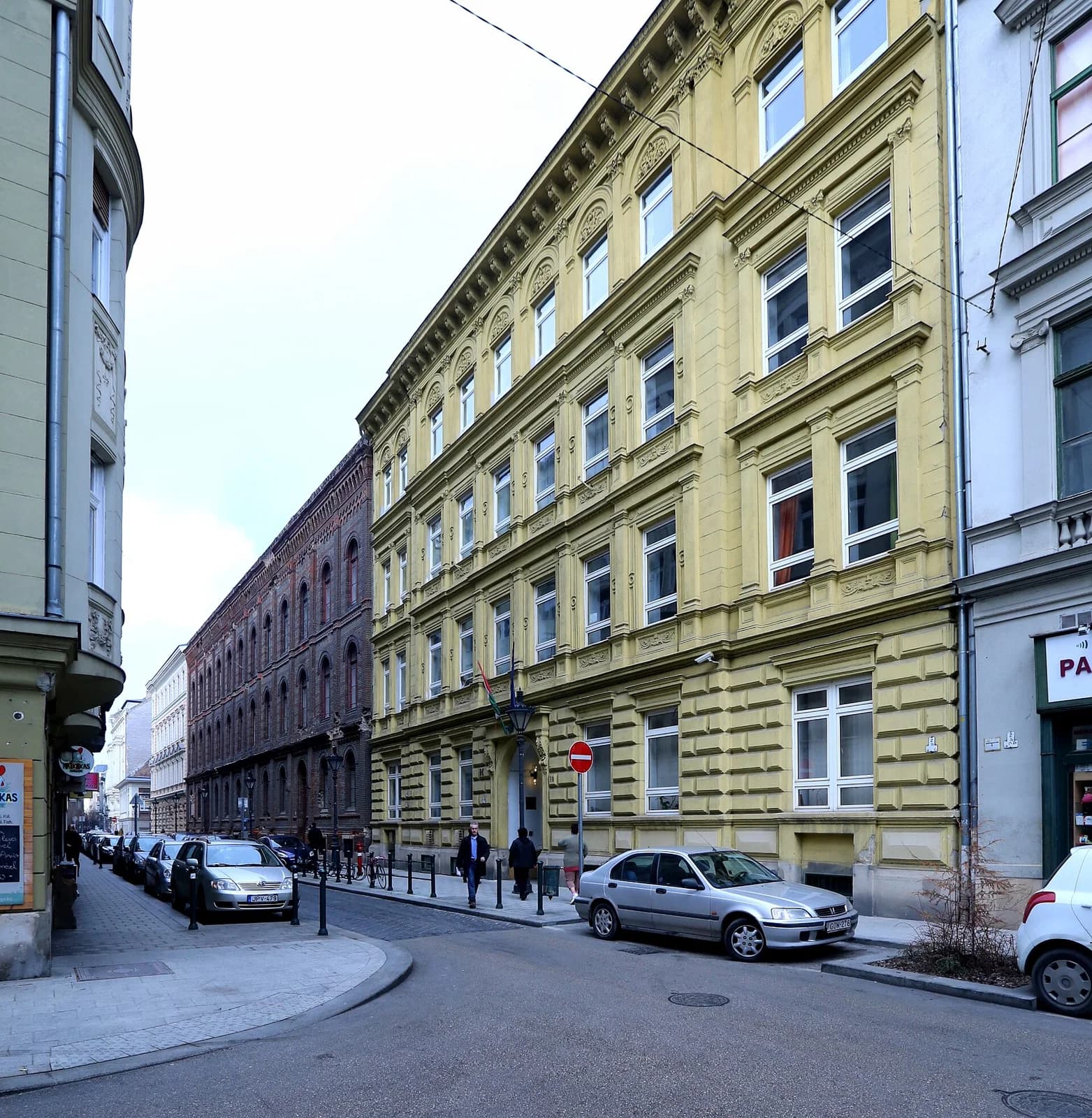 Pálné Veres High School