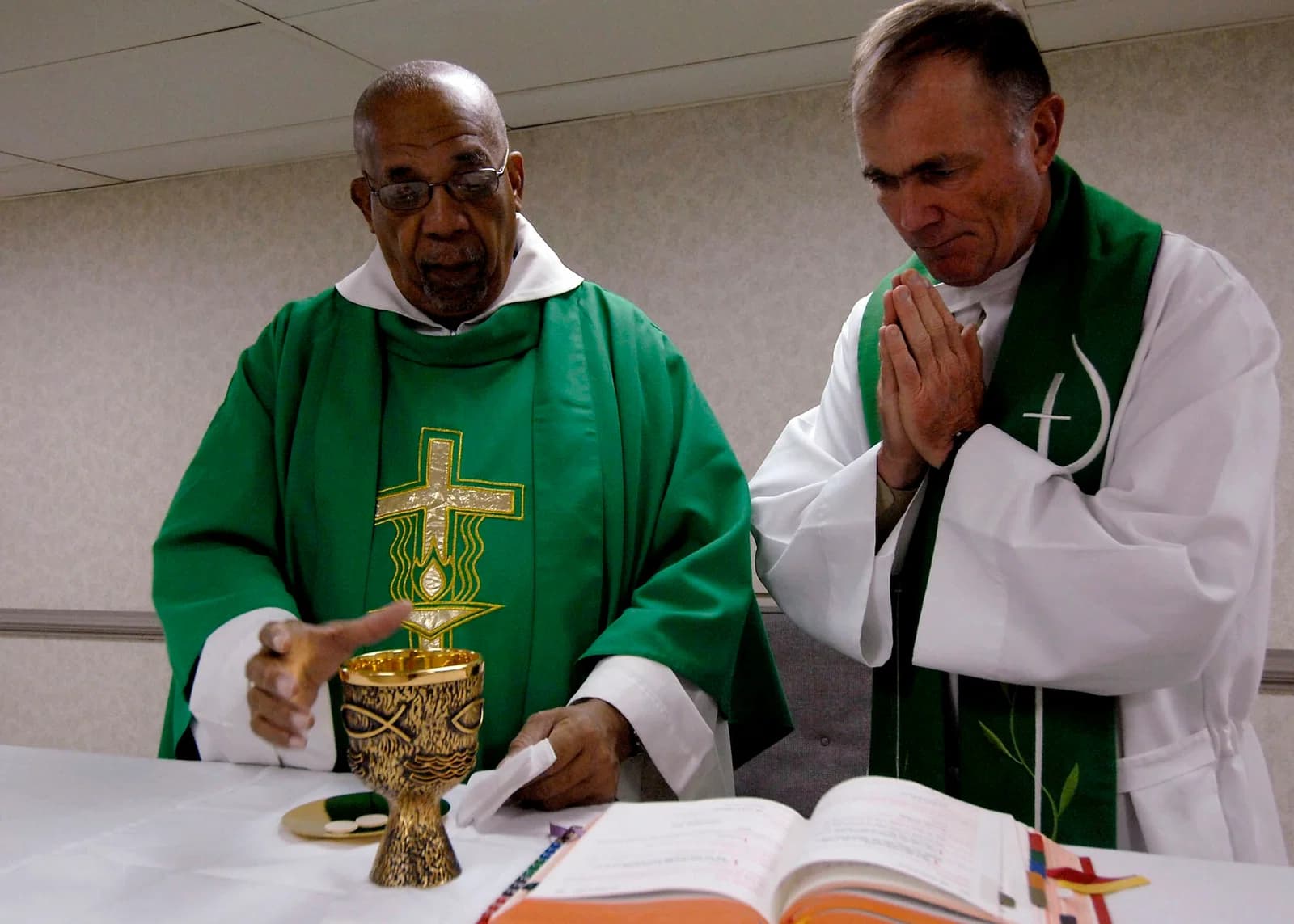 Katholischer Priester des Römischen Ritus