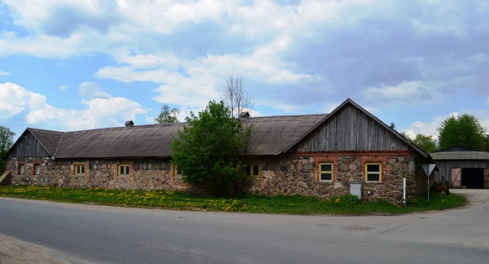 Raudondvaris, Riešė