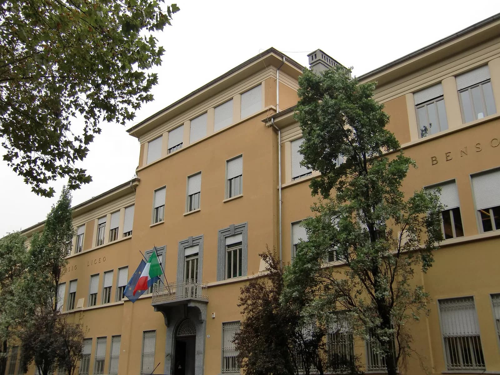 Liceo Classico E Musicale "C. Cavour"