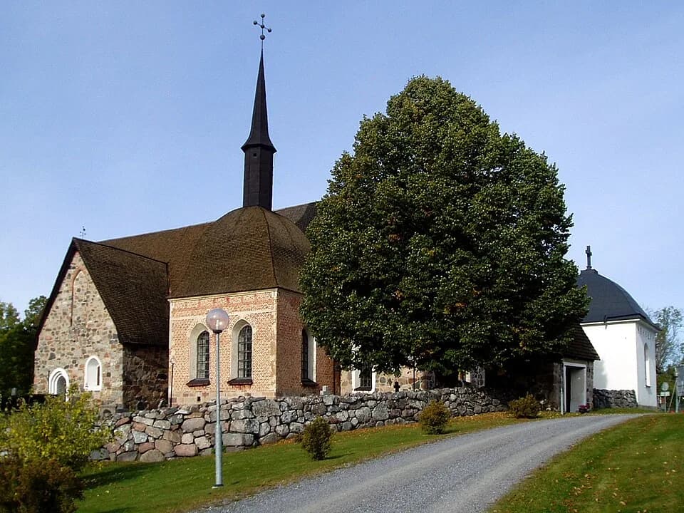 Frötuna parish
