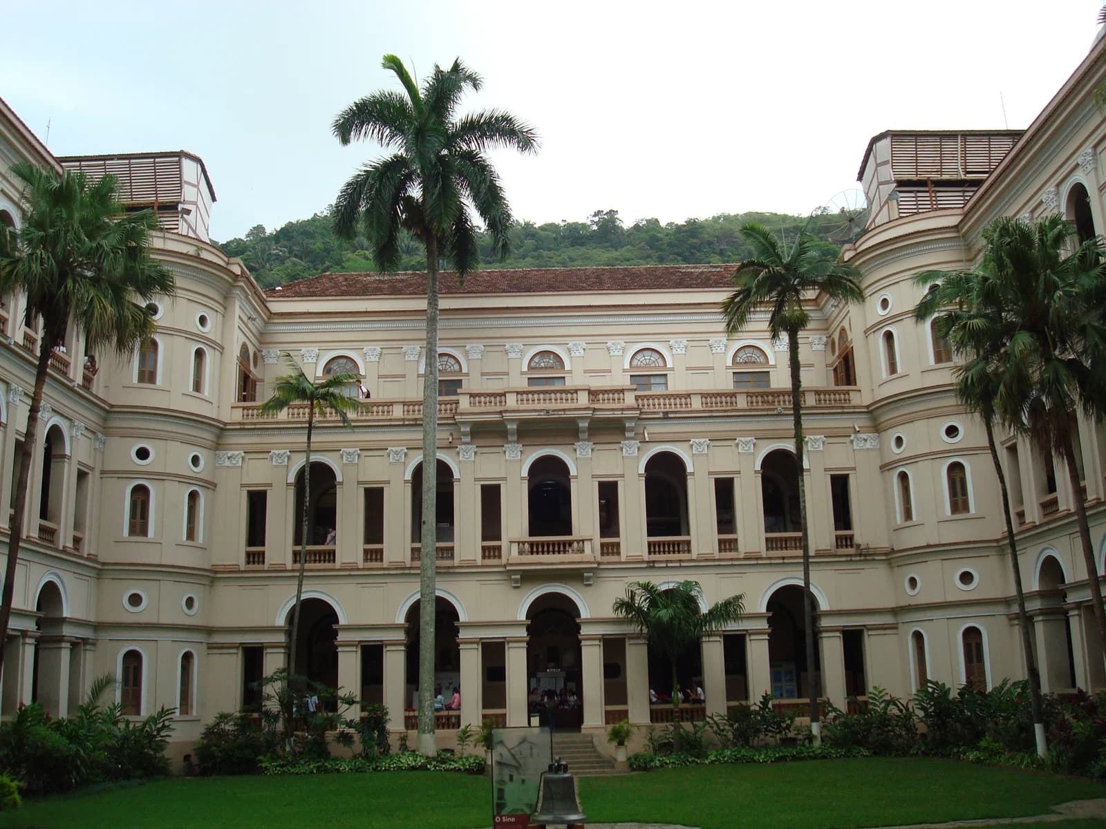 St. Ignatius College