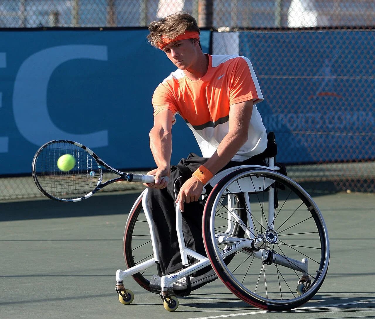 wheelchair tennis player