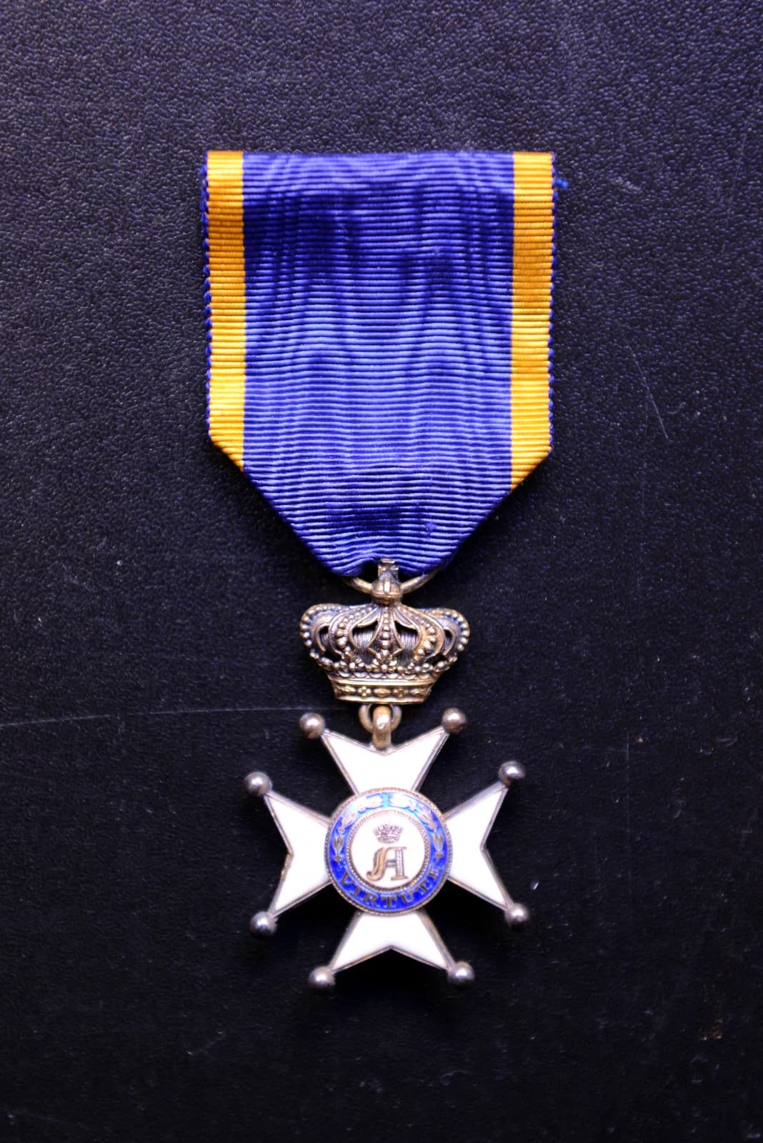 Ritter mit Krone des Militär- und Zivildienst-Orden Adolphs von Nassau