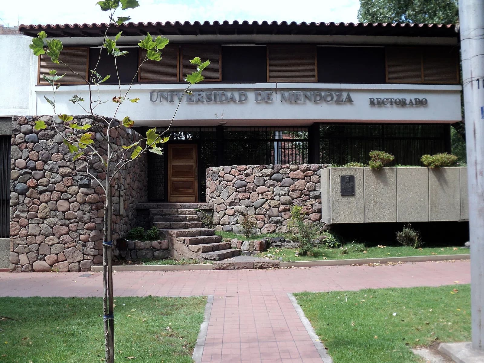University of Mendoza