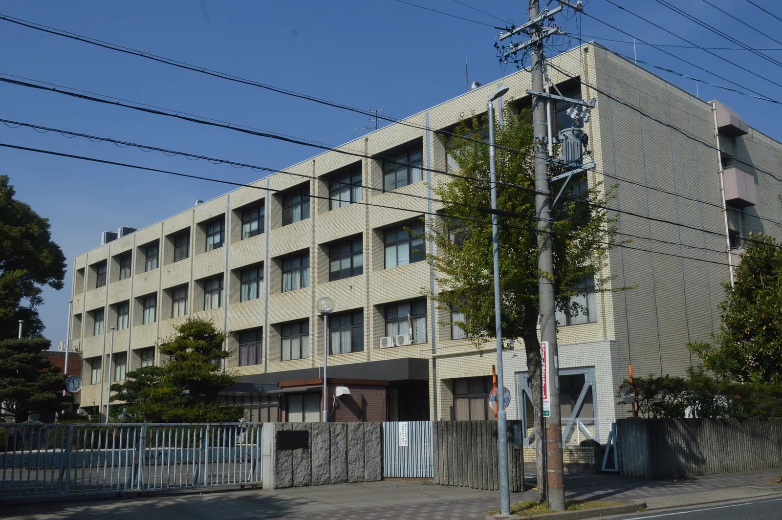 Tōkai Junior and Senior High School