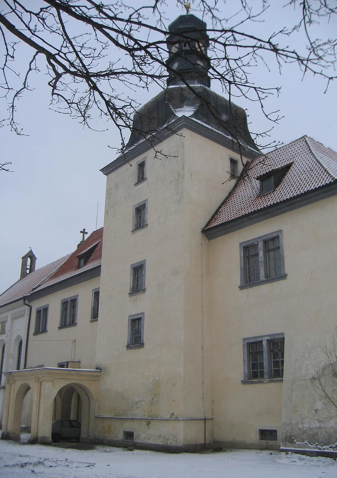 Dolní Břežany Castle