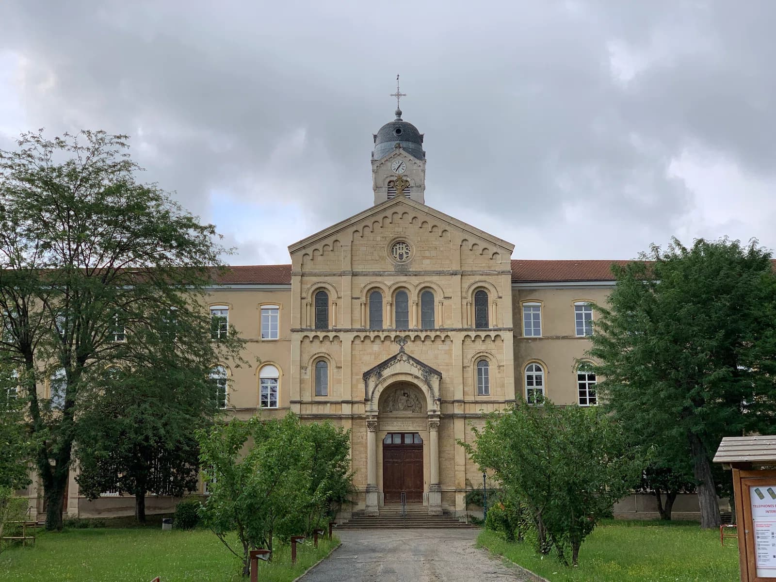 Notre Dame de Mongré High School