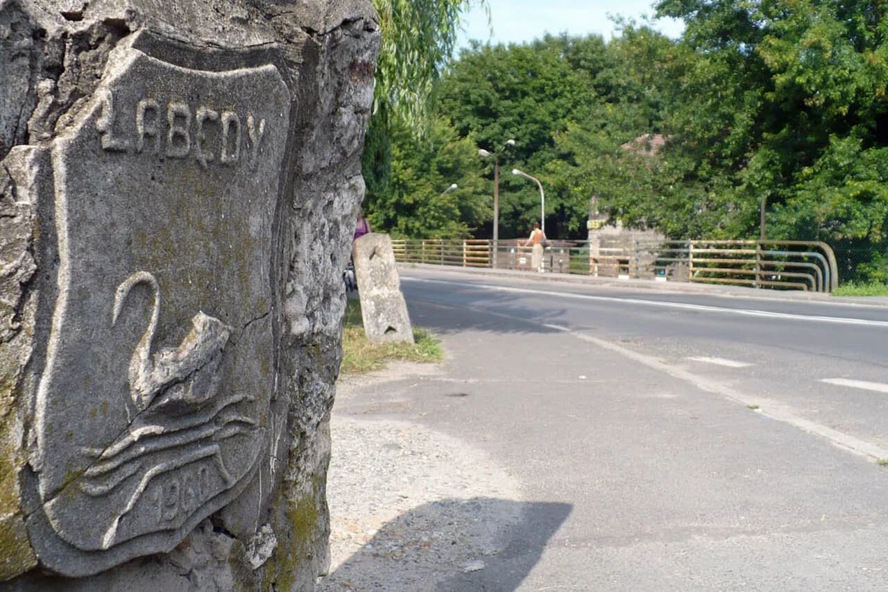 Łabędy