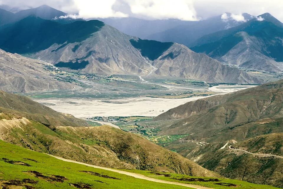 Qüxü County