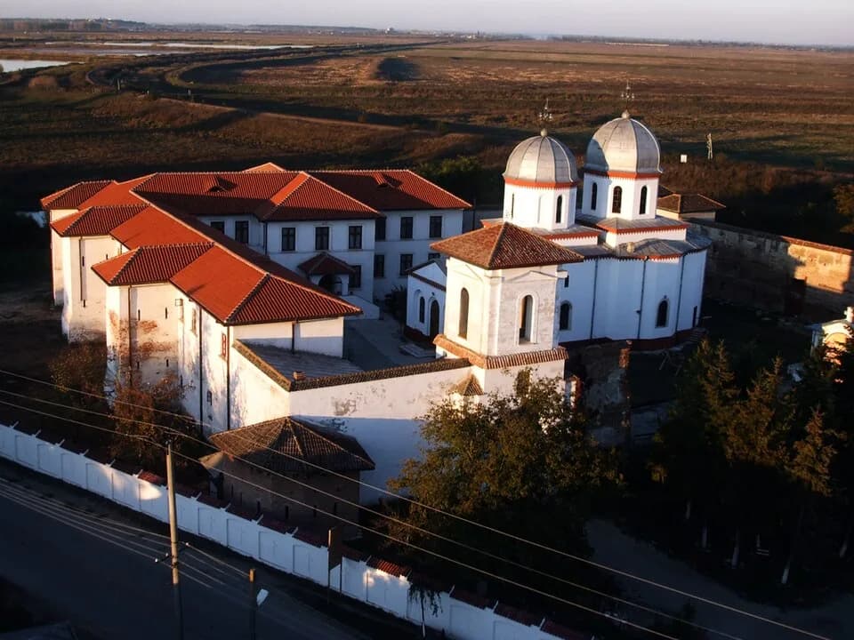 Comana