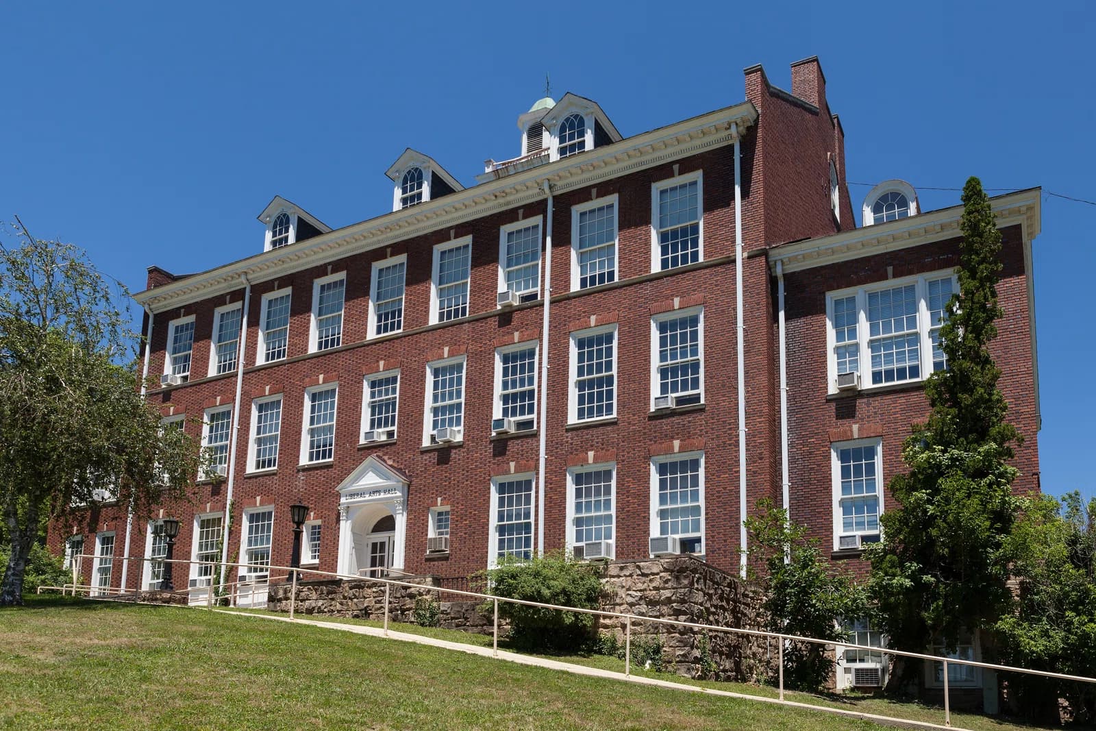 Davis & Elkins College