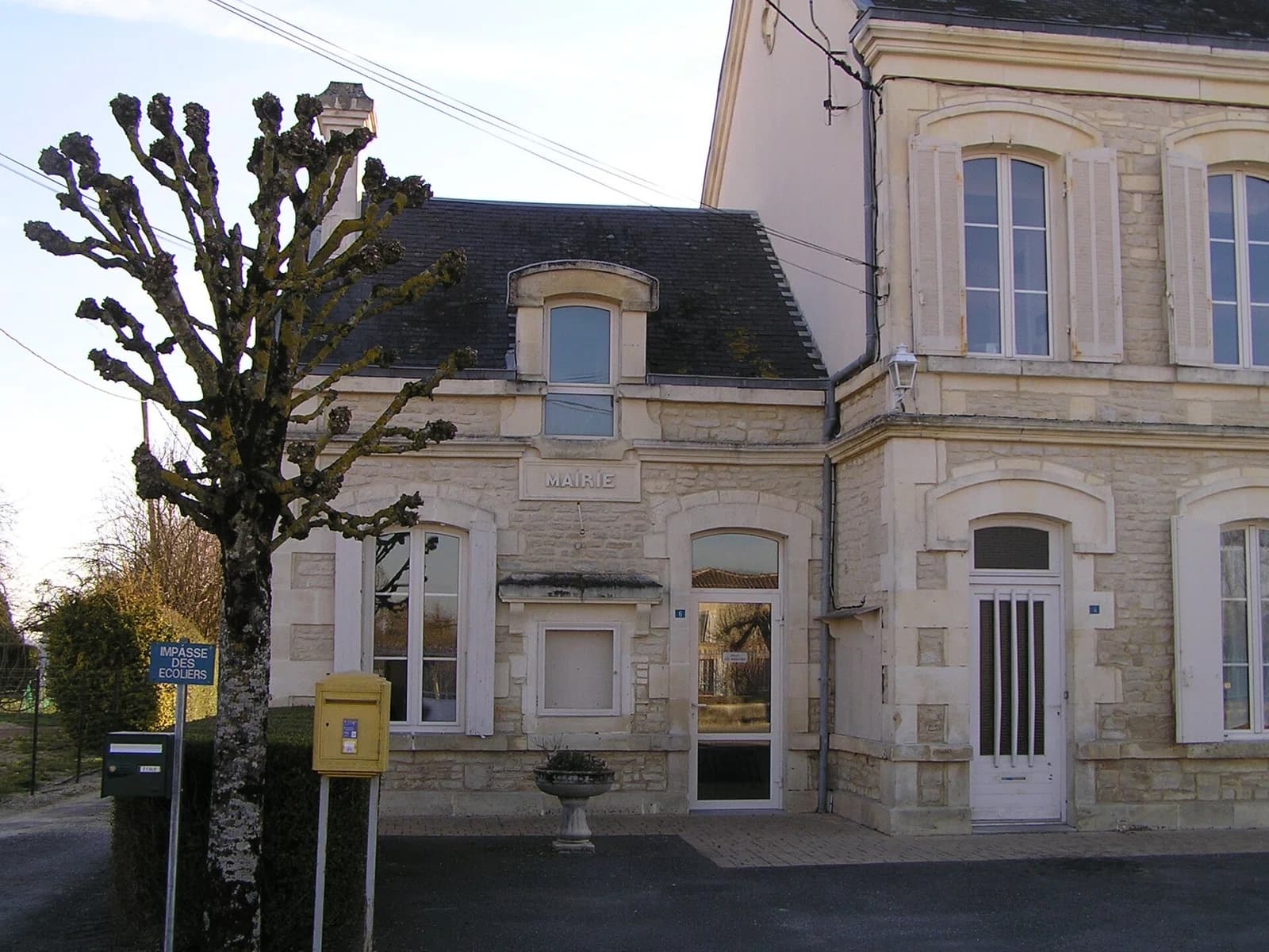 Mons