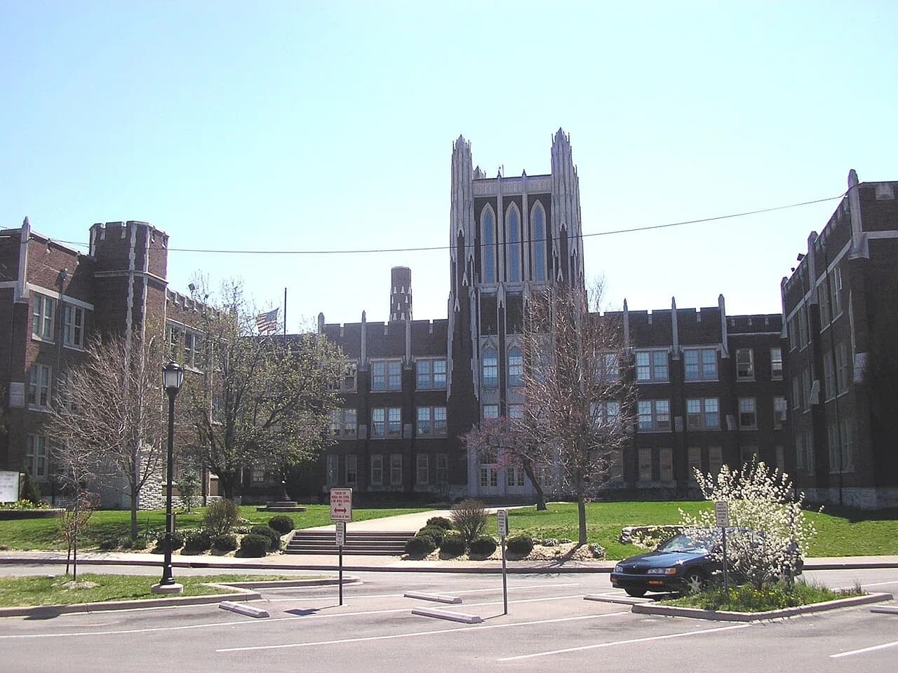 duPont Manual High School
