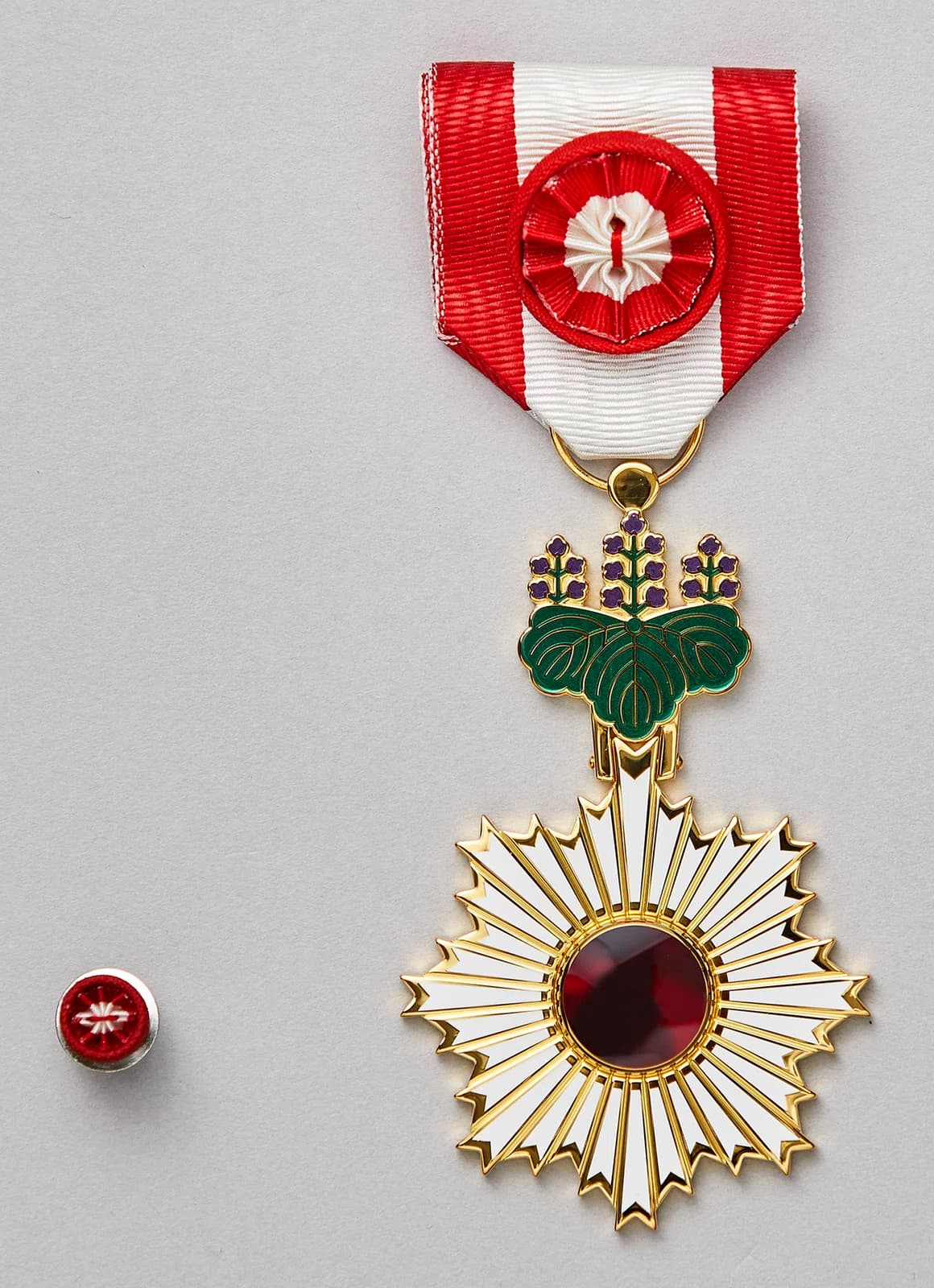 The Order of the Rising Sun, Gold Rays with Rosette