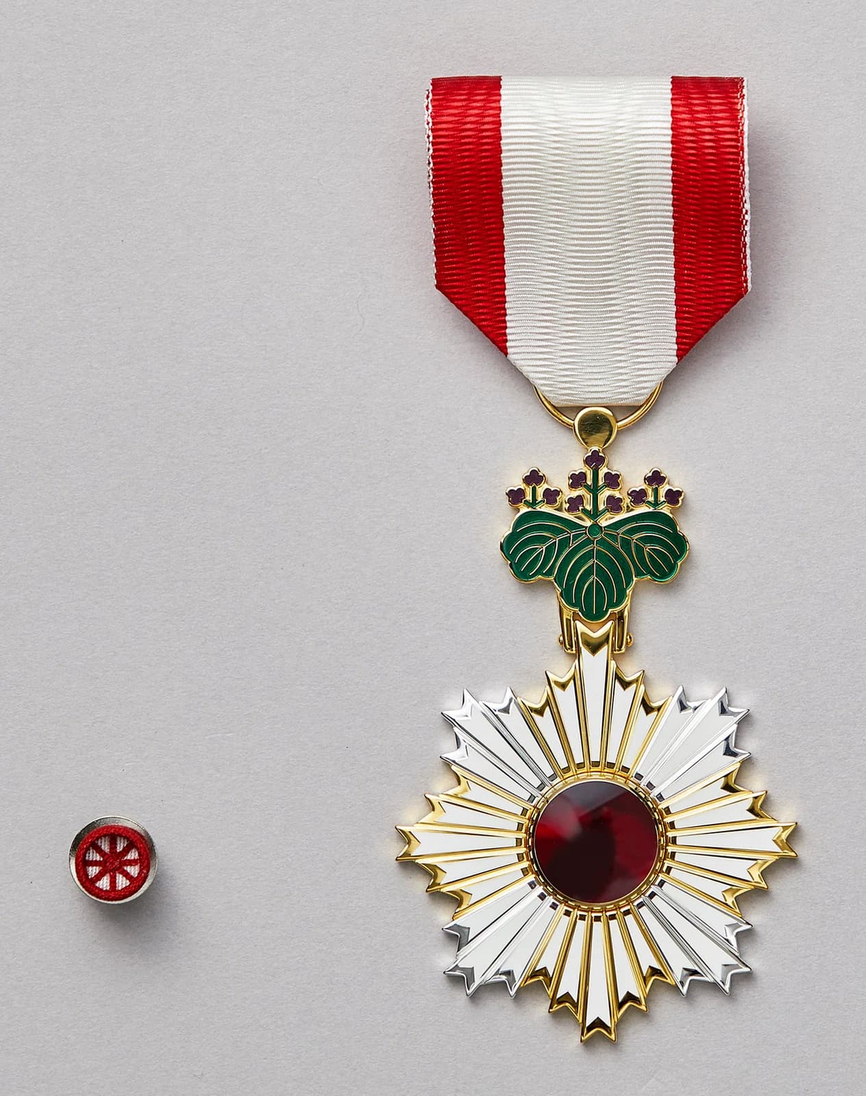 The Order of the Rising Sun, Gold and Silver Rays