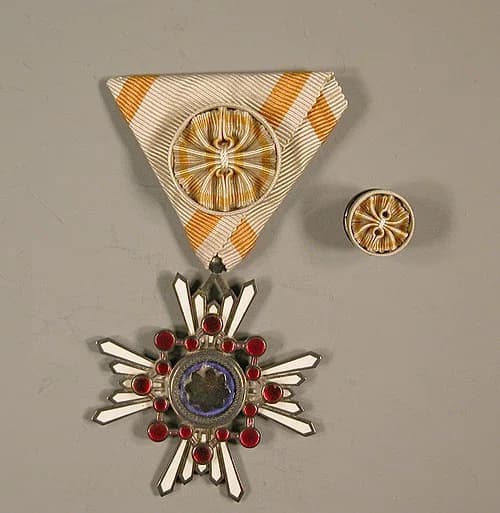 Order of the Sacred Treasure, 4th class