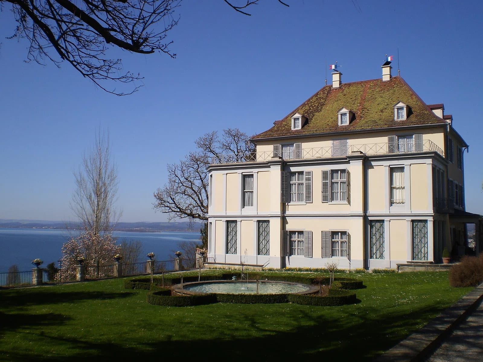 Schloss Arenenberg mit Kapelle und Park