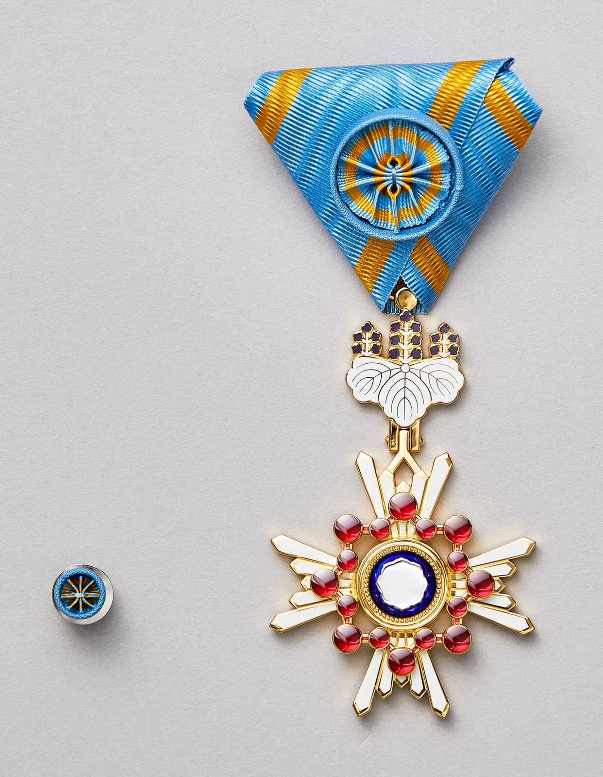 The Order of the Sacred Treasure, Gold Rays with Rosette
