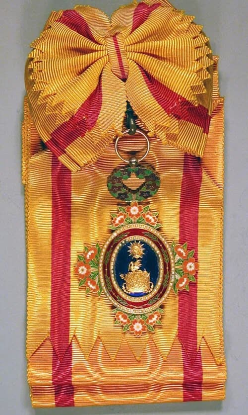 Order of the Precious Crown, 1st Class