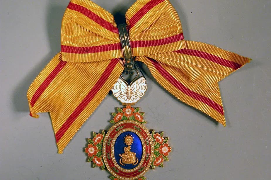 Order of the Precious Crown, 3rd Class