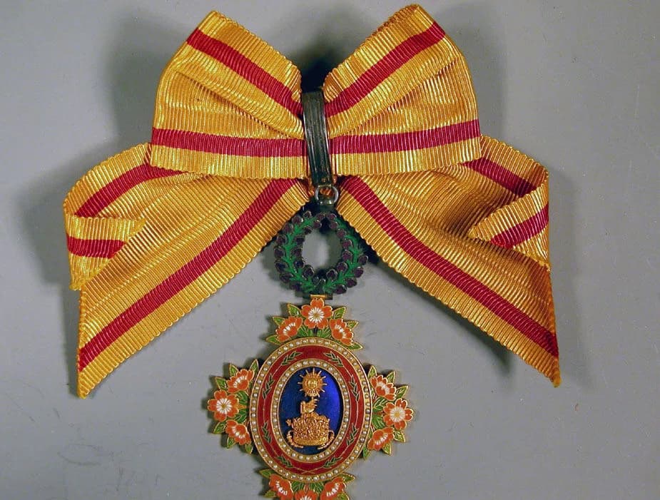 Order of the Precious Crown, 4th Class