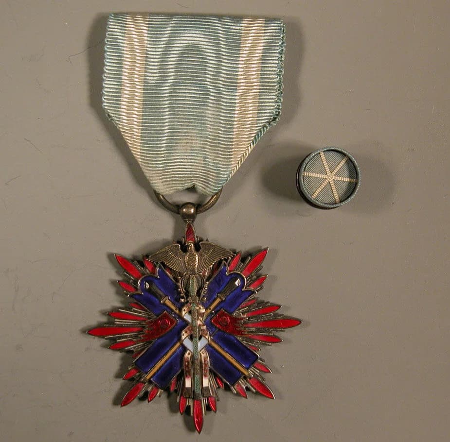 Order of the Golden Kite, 4th Class