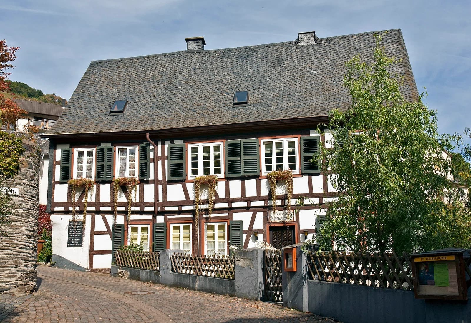 Manubach