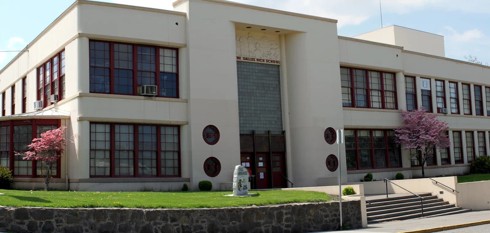 The Dalles-Wahtonka High School