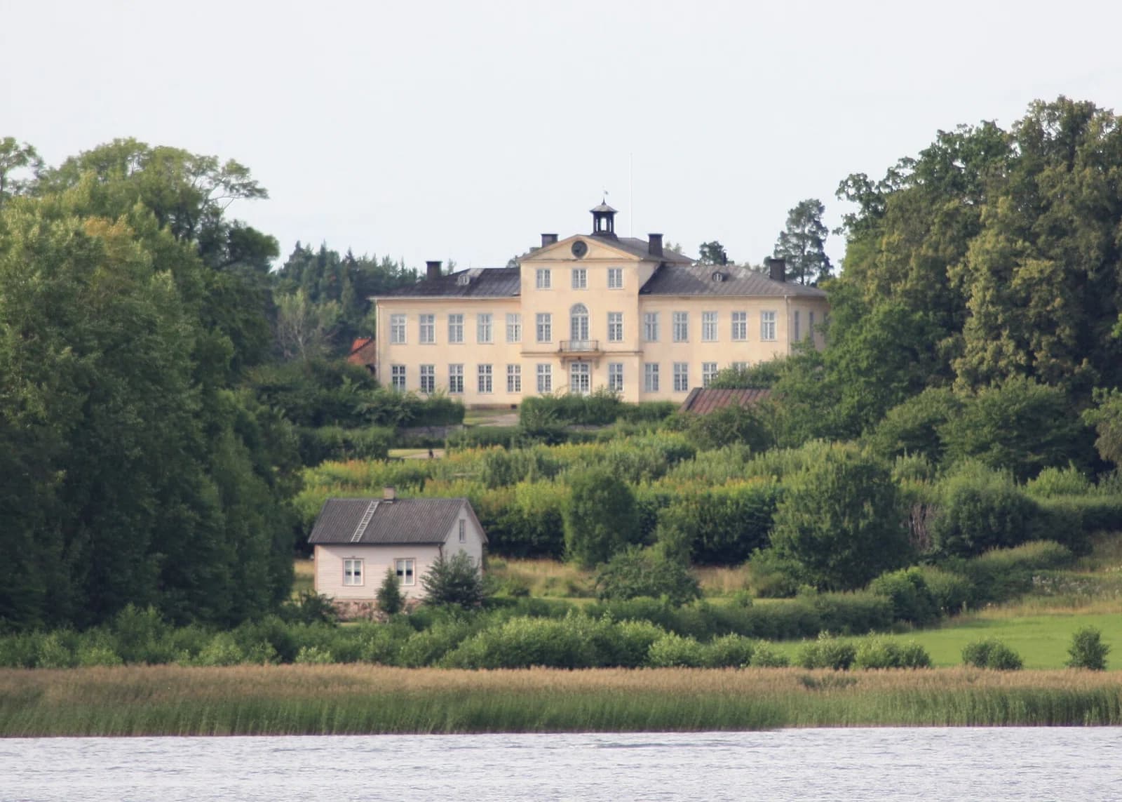 Östanå Castle