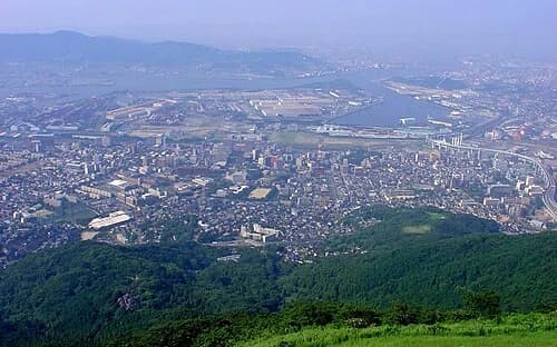 Yahatahigashi-ku