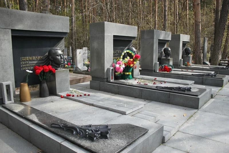 Shirokorechenskoe Cemetery